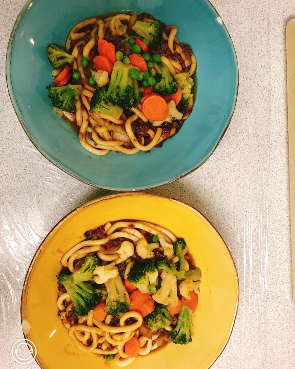 上桌秒光的黑椒牛肉乌冬面