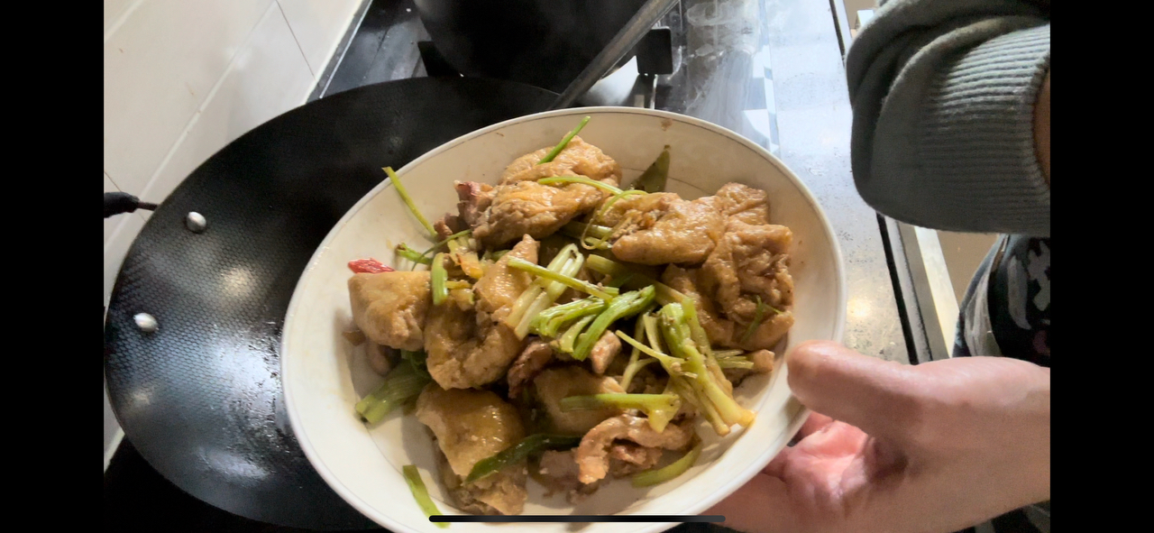 辣椒炒肉焖油豆腐