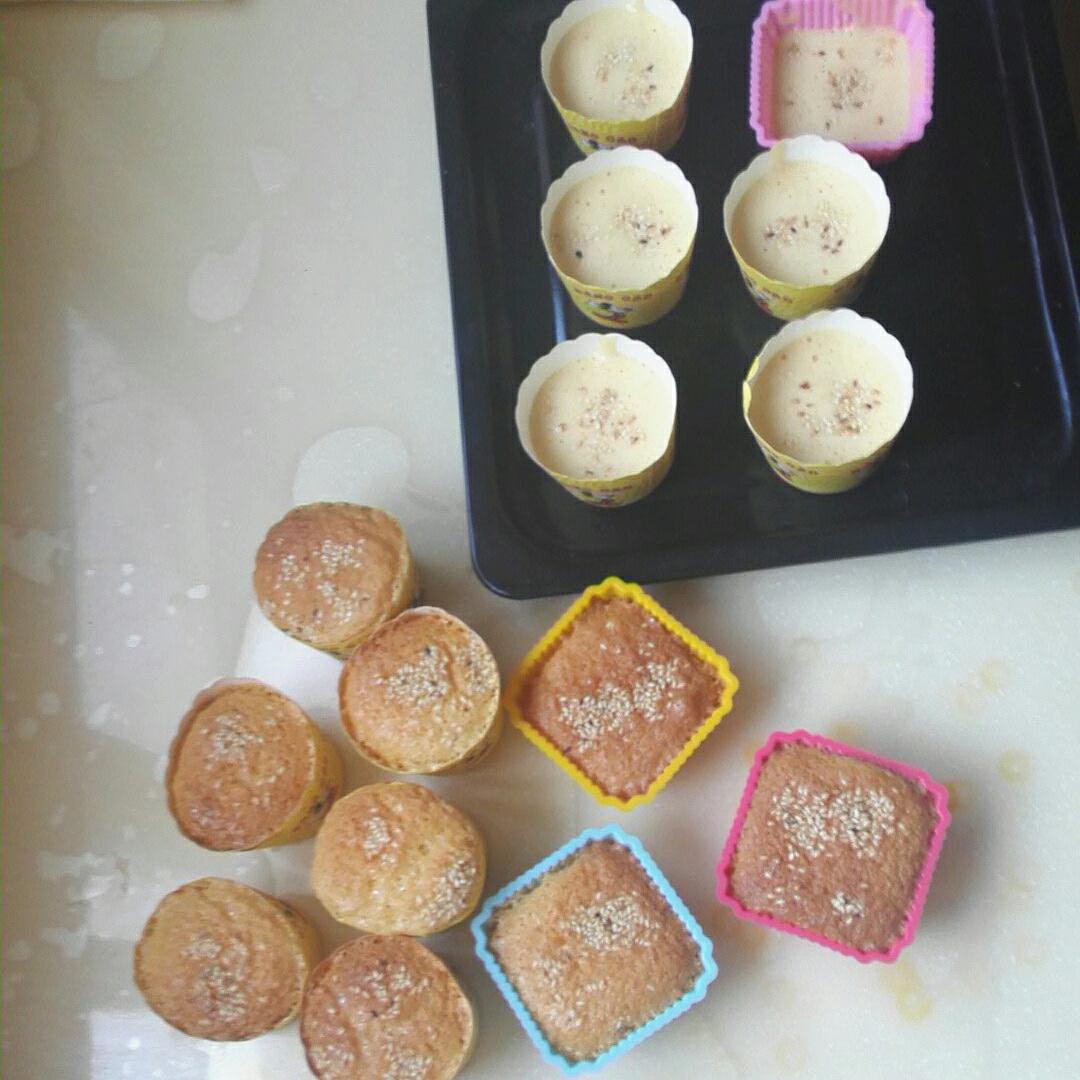 小纸杯蜂蜜蛋糕