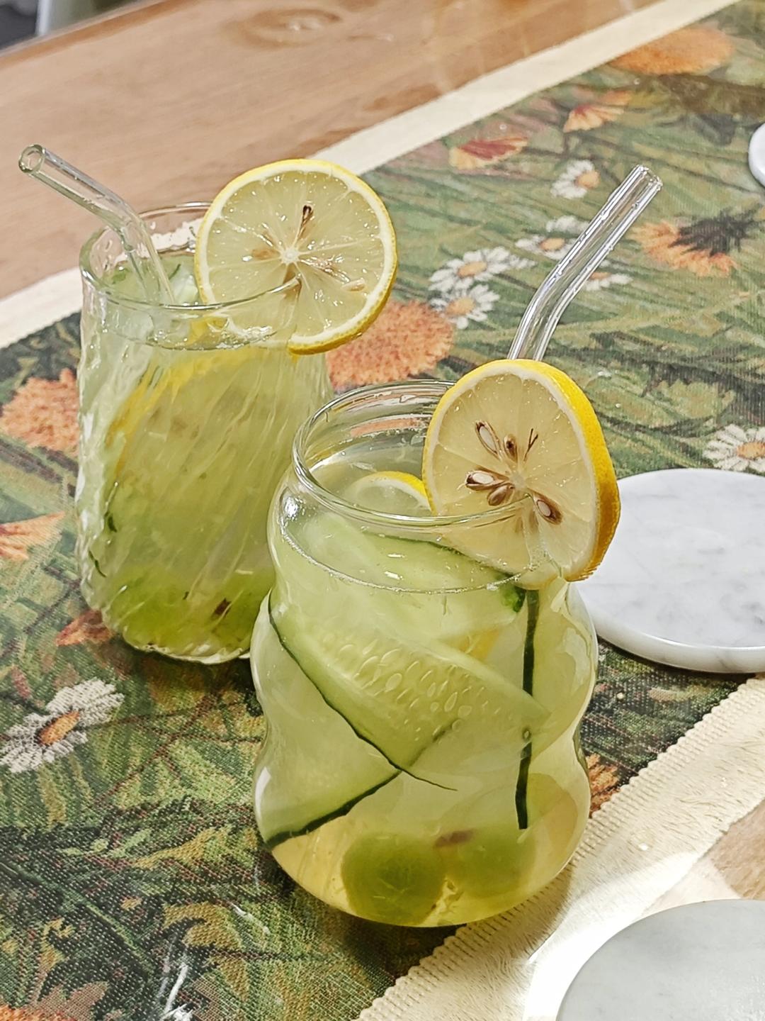 夏日清凉解暑饮品 ｜自制手打青瓜柠檬茶