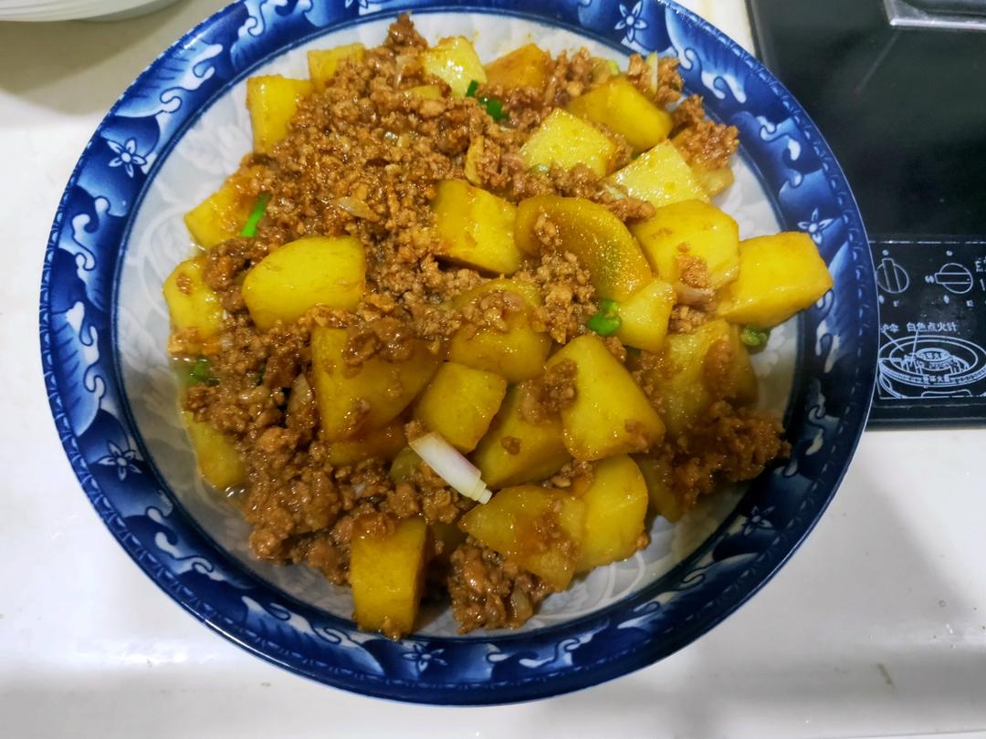 好吃到流泪的酱汁土豆肉末拌饭！做法超简单！！