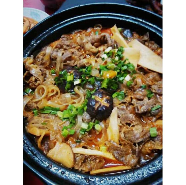 肥牛蘑菇砂锅 Beef & Mushroom Hotpot