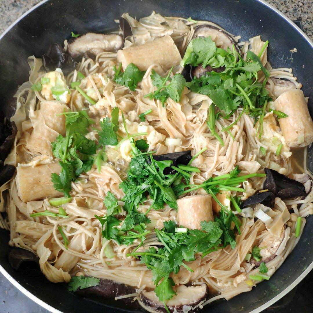 金针菇番茄豆腐汤