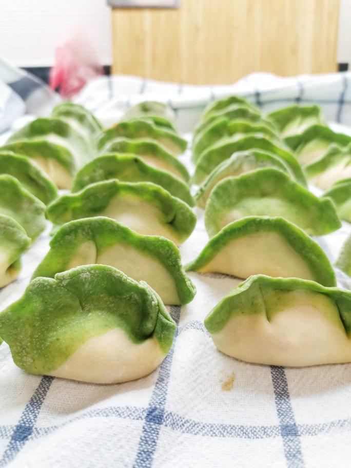 翡翠白玉白菜饺子详细版（附翡翠白玉白菜饺子包法，翡翠白玉饺子皮两种制法，面包机和面，翡翠白玉烧卖，各种馅料搭配）