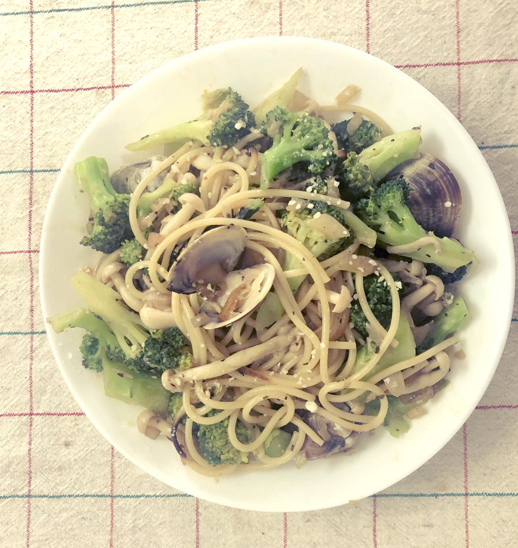 西兰花海鲜菇炒意面