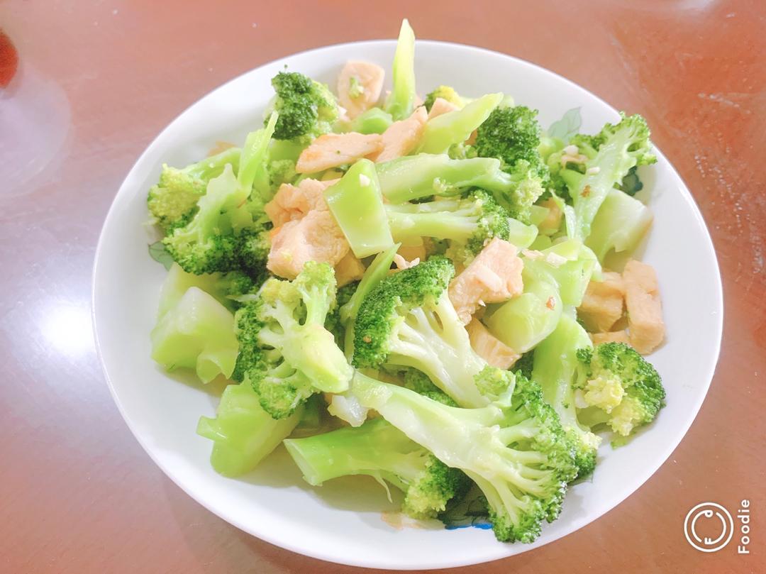 鸡胸肉炒西兰花