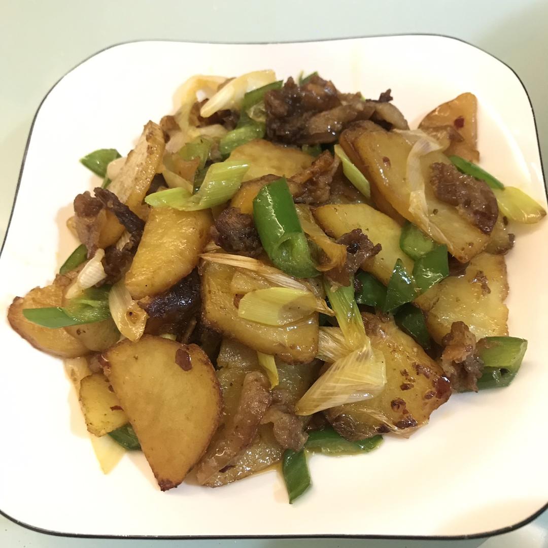 五花肉烧土豆片，孜然味，香