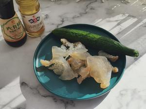 黄瓜拌海蜇头的做法 步骤1