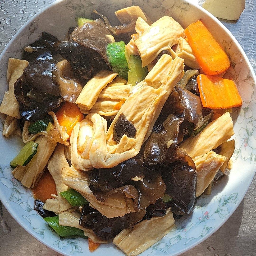 家常小炒木耳炒腐竹