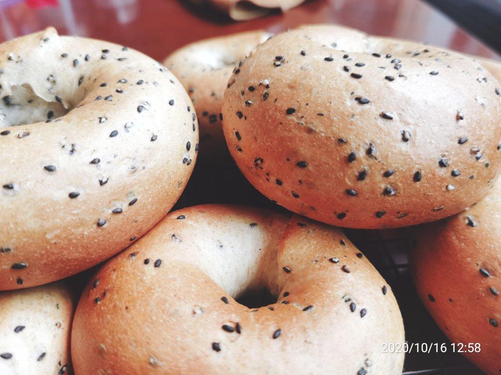 黑芝麻全麦贝果