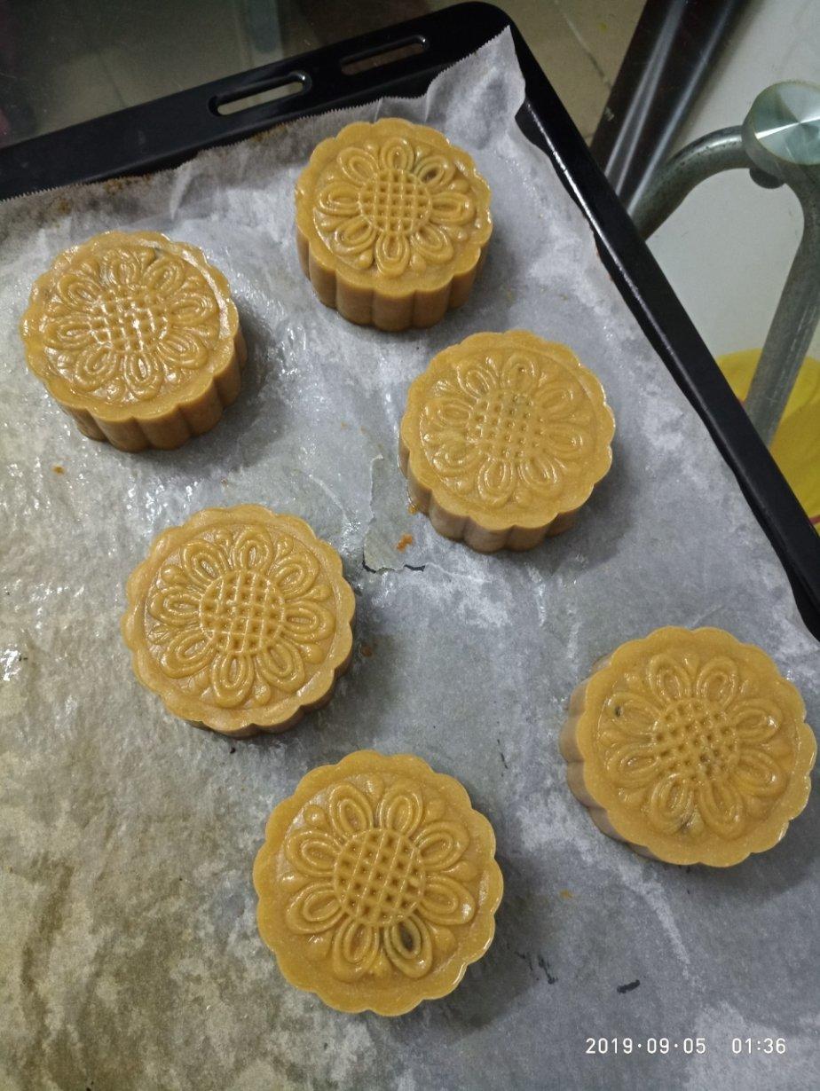 广式月饼－－蛋黄豆沙月饼
