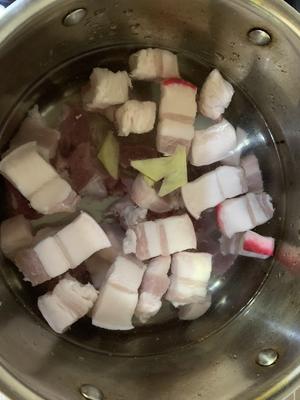 简单易做红烧肉炖豆角（香而不腻）的做法 步骤1