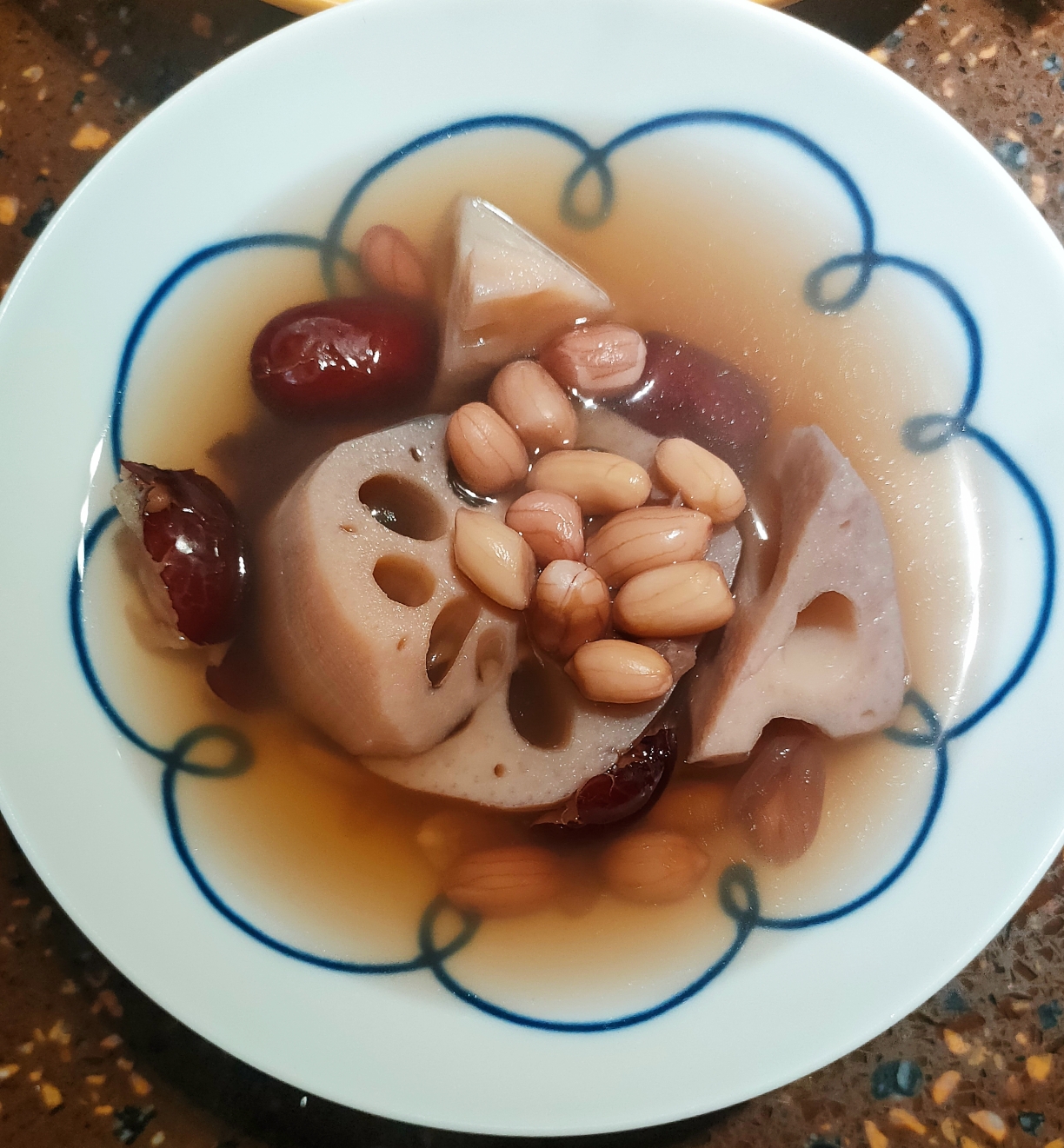 红枣花生藕汤
