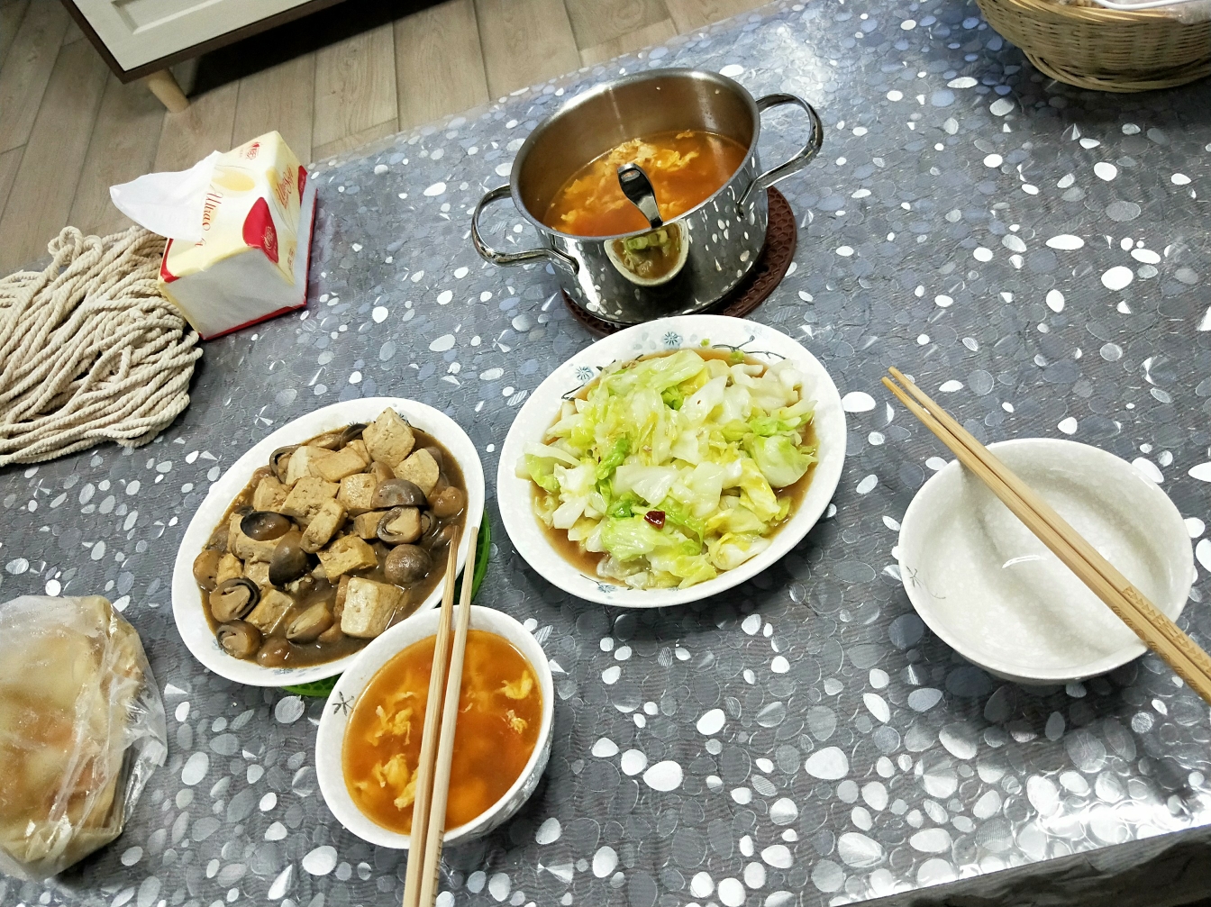草菇烧豆腐的做法 步骤4