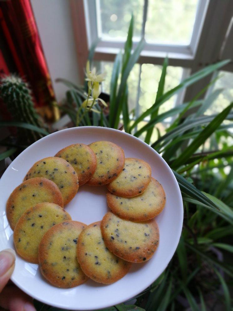 小时候的味道 — 芝麻鸡蛋薄脆饼干