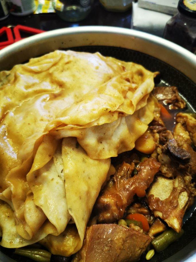 新疆特色 好吃的羊肉闷饼子