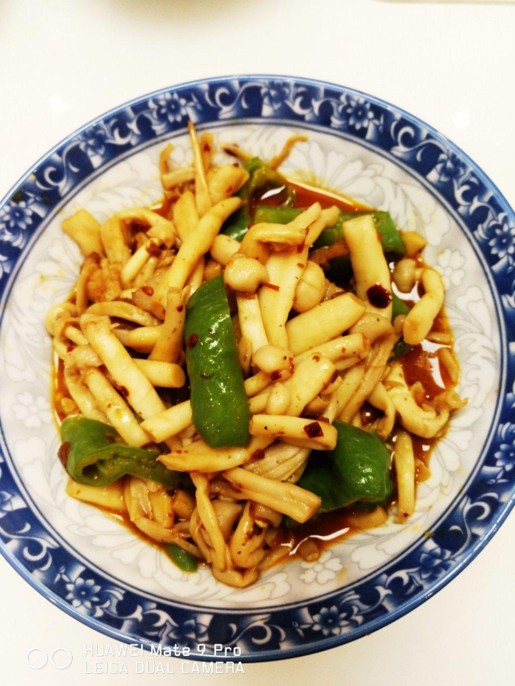 青椒海鲜菇爆炒肉片