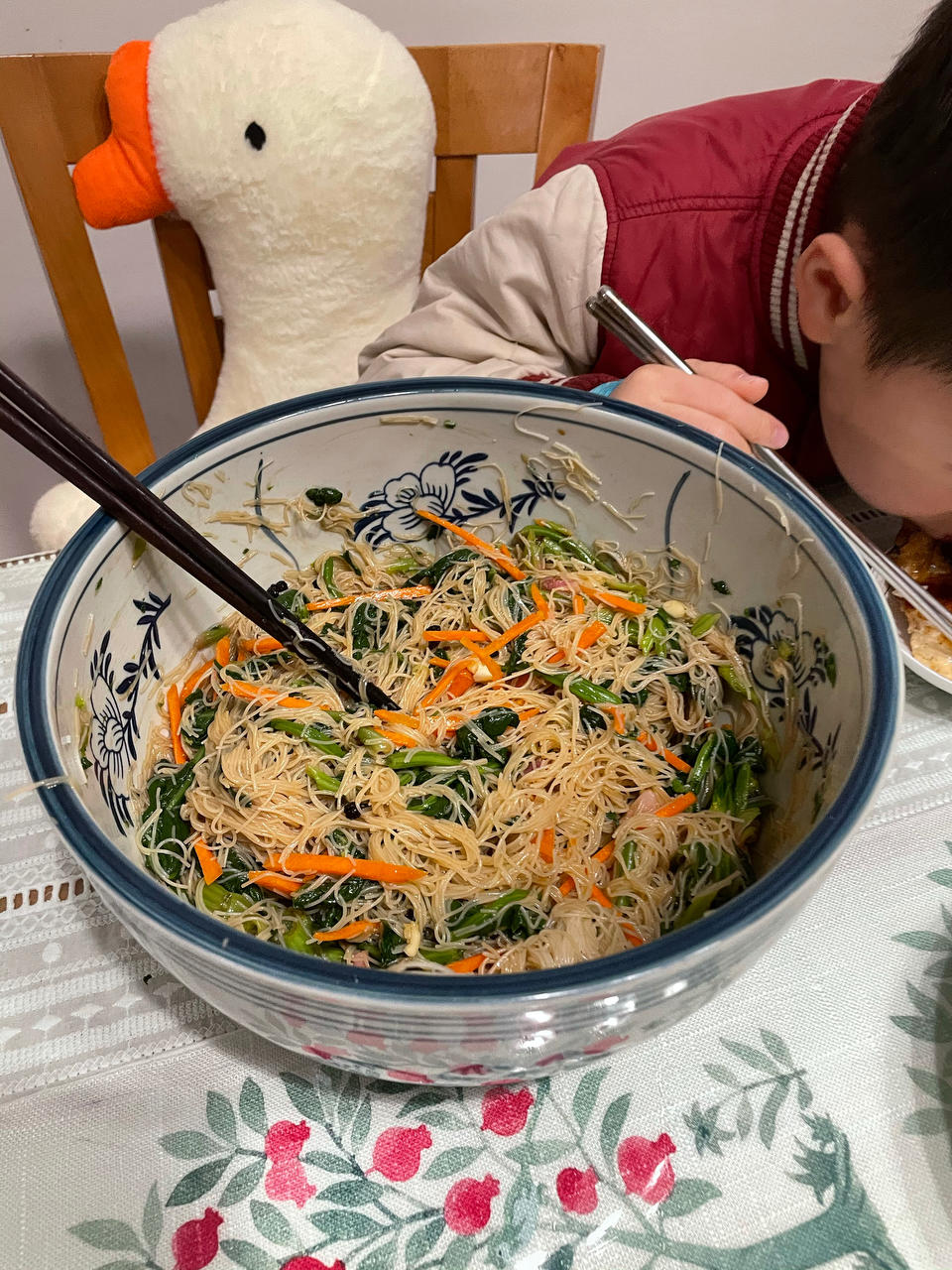 酸辣菠菜豆芽拌红薯粉