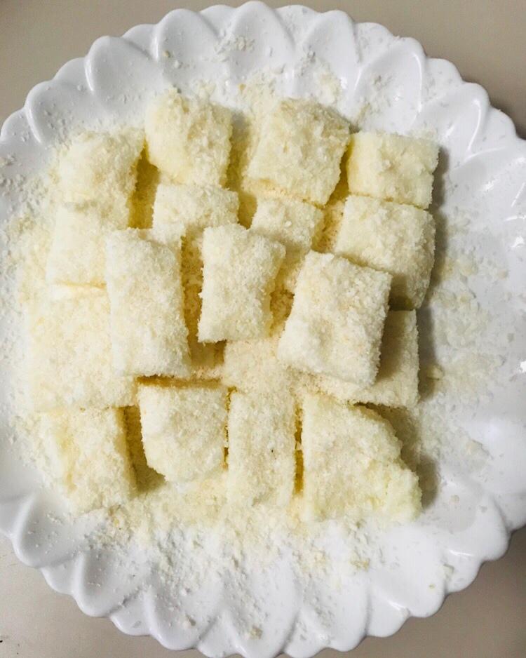 牛奶椰丝小方