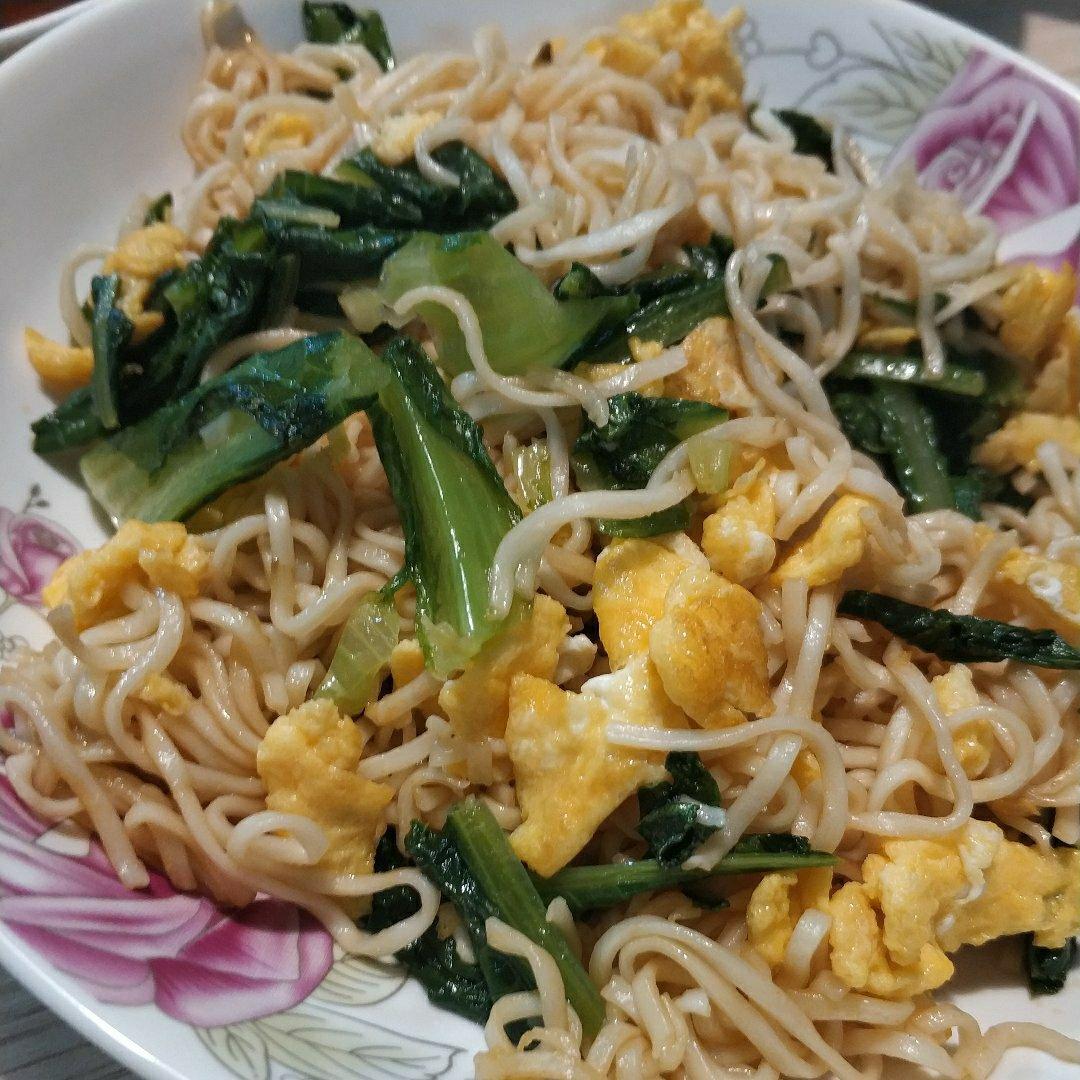 路边摊风味炒方便面