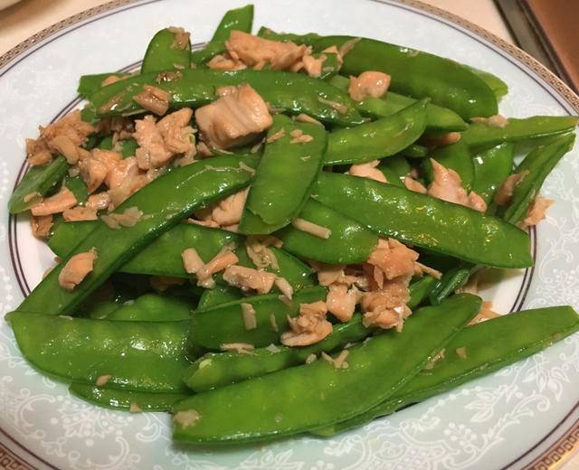 三文鱼炒荷兰豆的做法