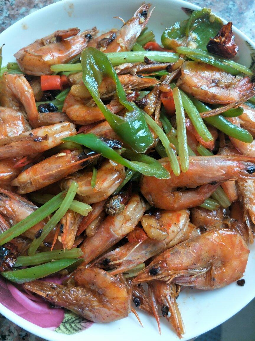 张铁锈做的芹菜炒大虾