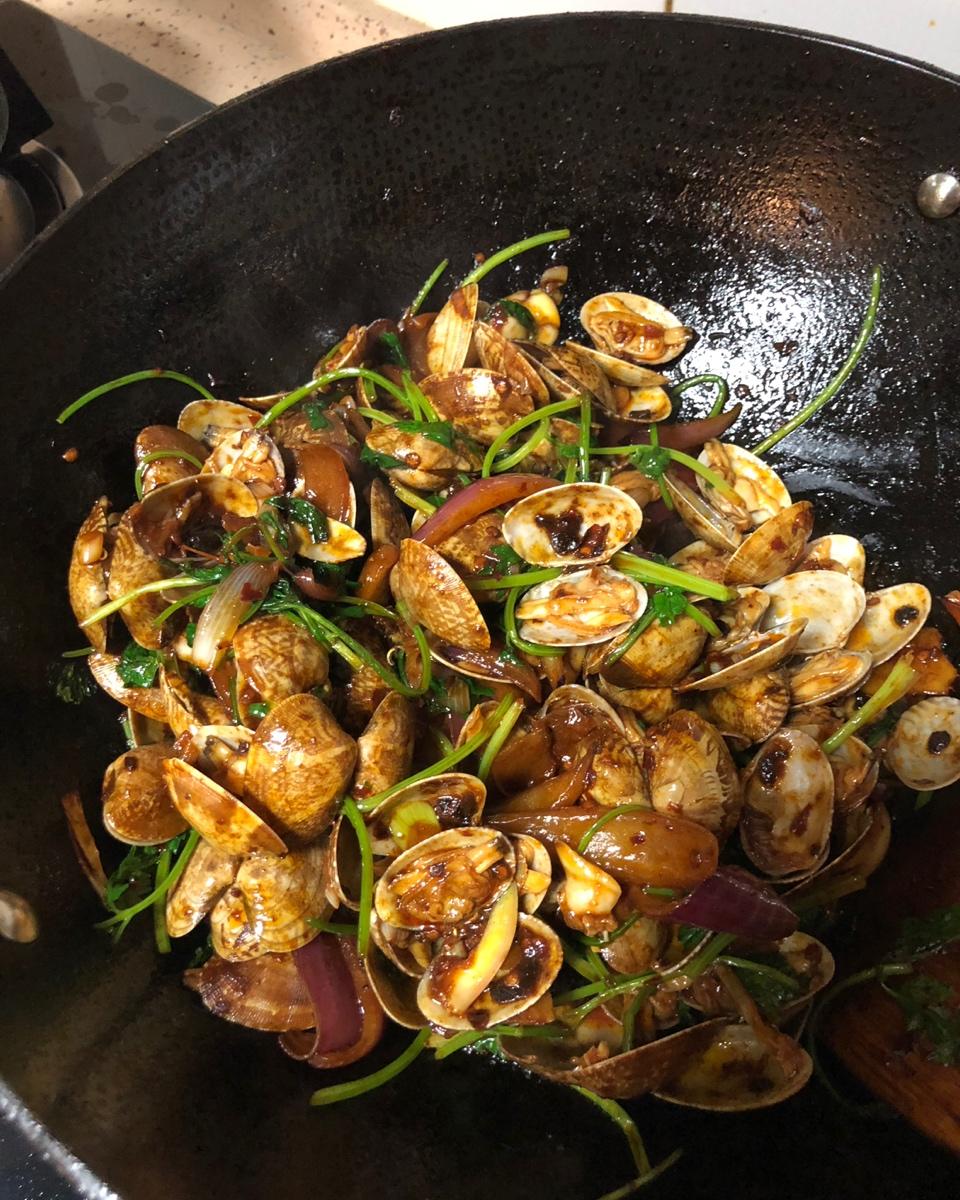 囡囡爱烧菜做的爆炒花蛤