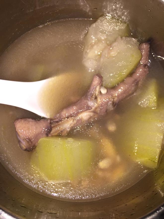 节瓜猪展鸡脚祛湿汤的做法