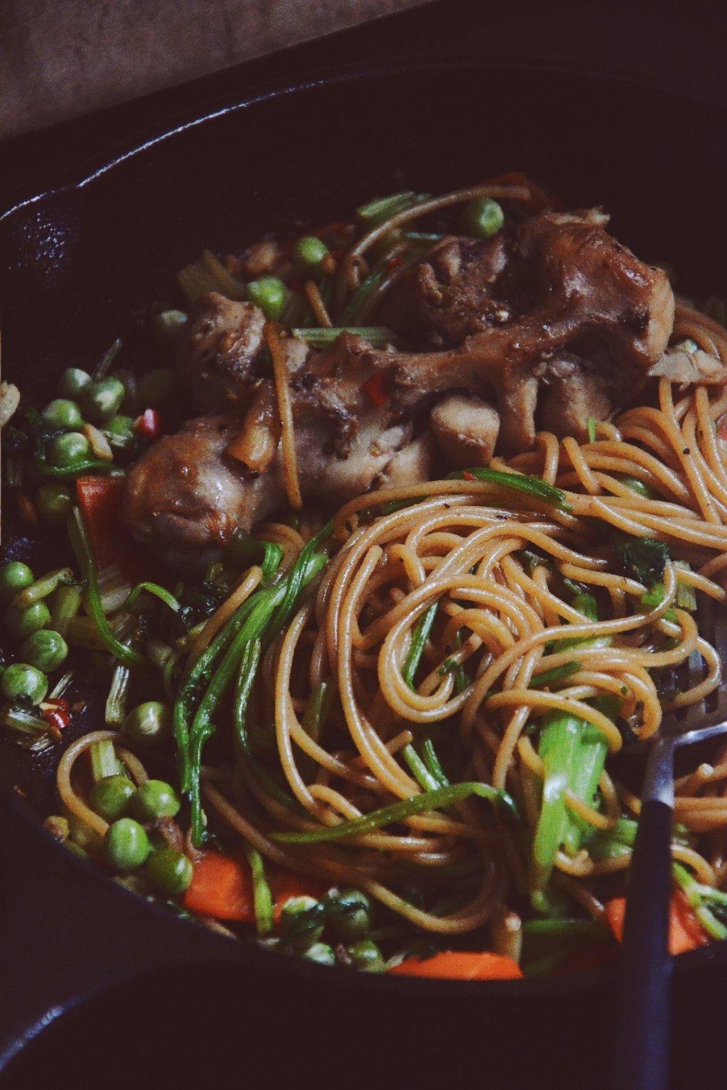 减脂餐：鸡腿杂蔬全麦意面