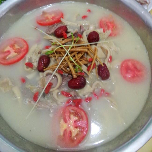 滋补羊肉汤锅的做法