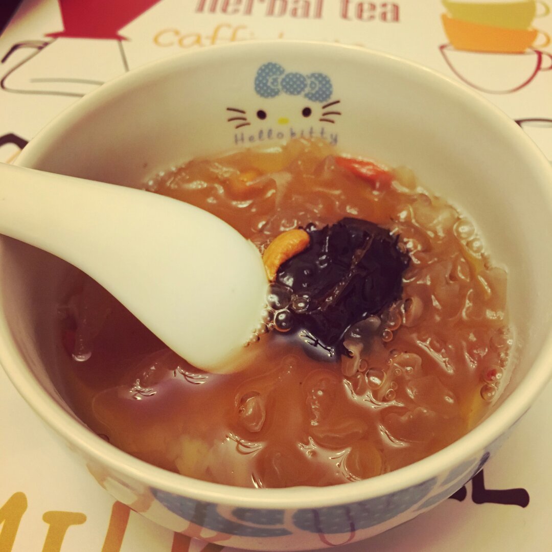 银耳莲子枸杞粥