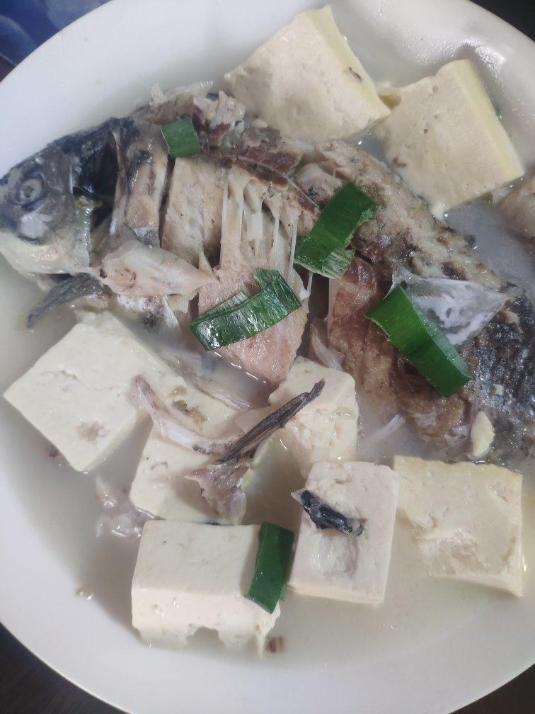 奶白鲫鱼豆腐汤|一条鱼最后的温柔