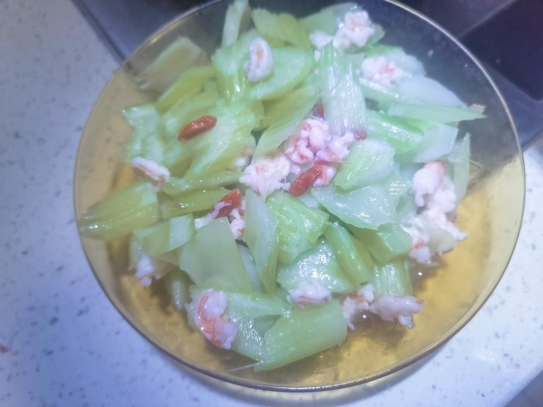 西芹炒虾仁(简单、鲜嫩)