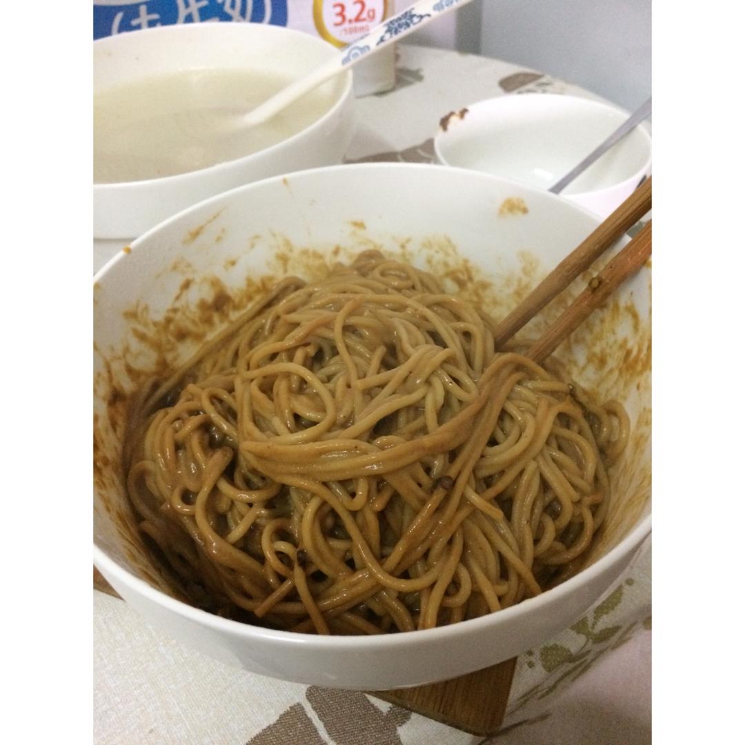 10分钟快手餐之好吃得不要不要的拌拌拌面