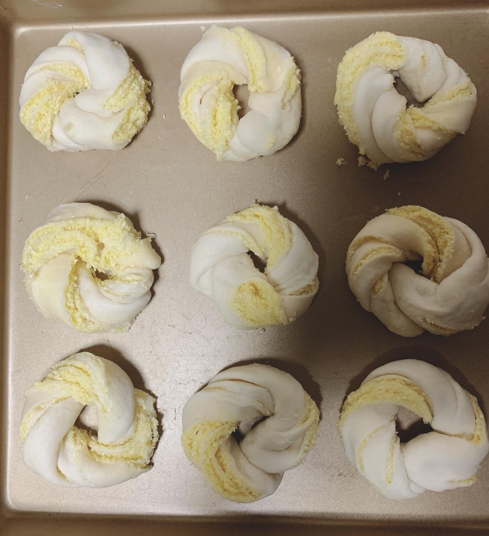 新手就能成功的【椰蓉面包卷】-手揉出膜