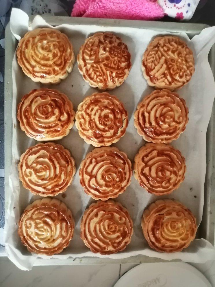 黑芝麻馅混合坚果月饼
