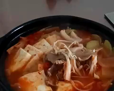 家常版韩式辣白菜豆腐汤的做法