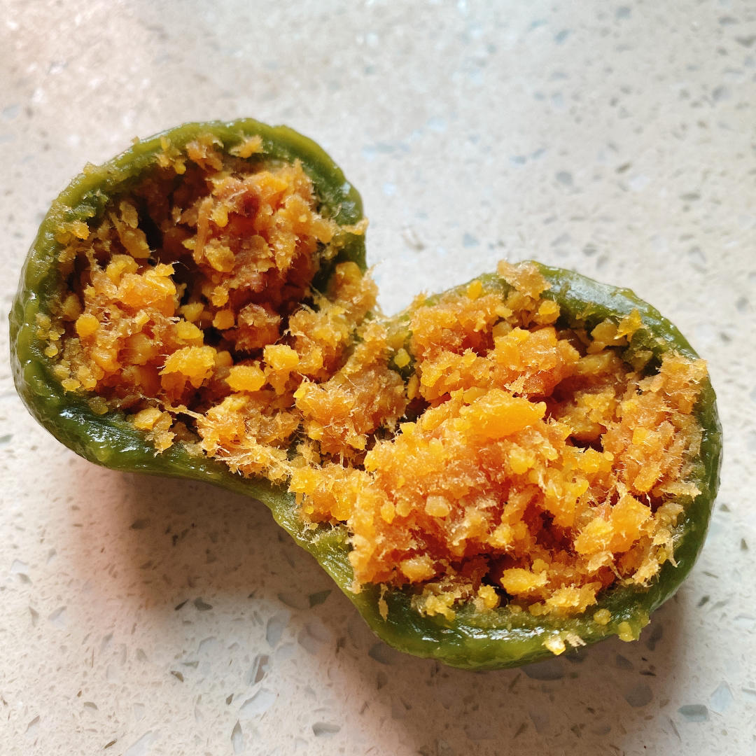 超好吃的网红咸蛋黄肉松青团