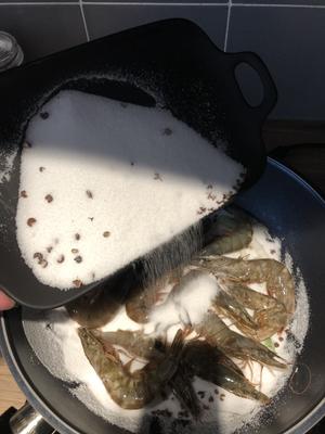 家庭版盐焗虾的做法 步骤5