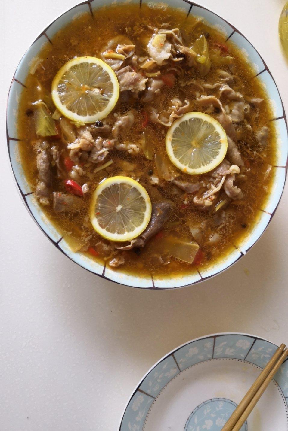 酸汤金针菇肥牛（开胃川菜）