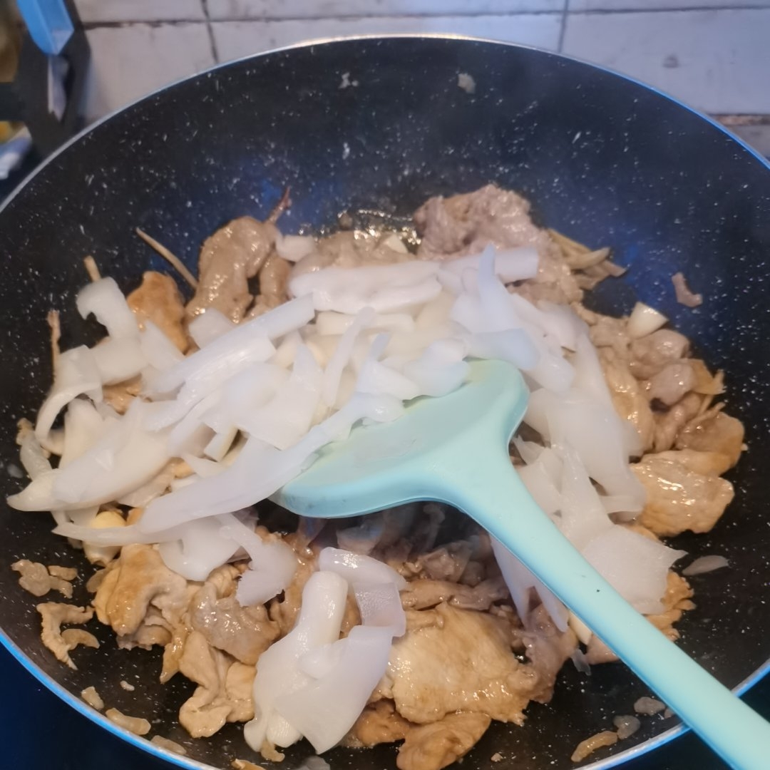 笋片炒肉的做法 步骤7