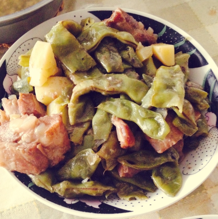 红烧排骨炖豆角土豆