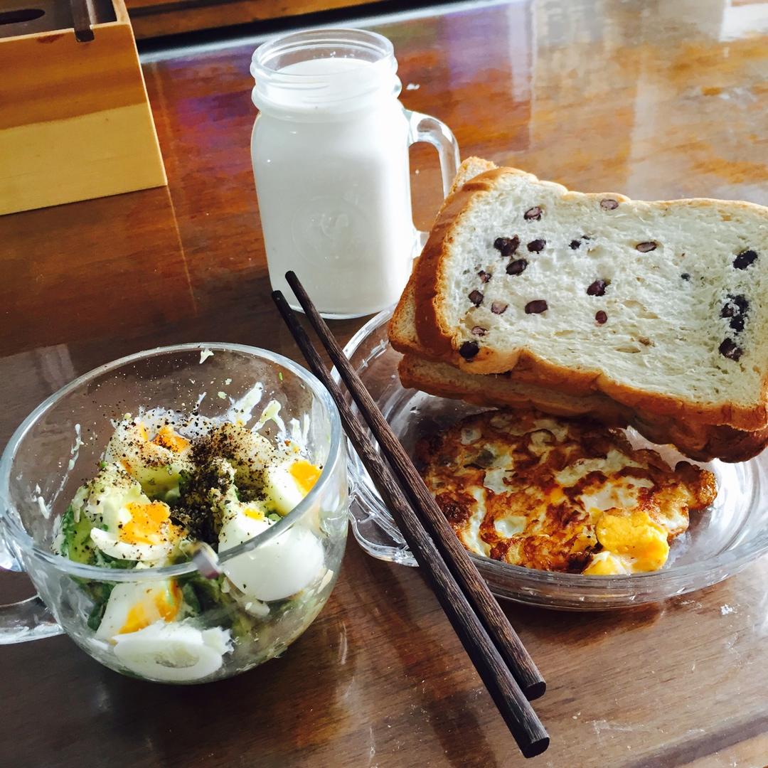 早餐之牛油果鸡蛋沙拉