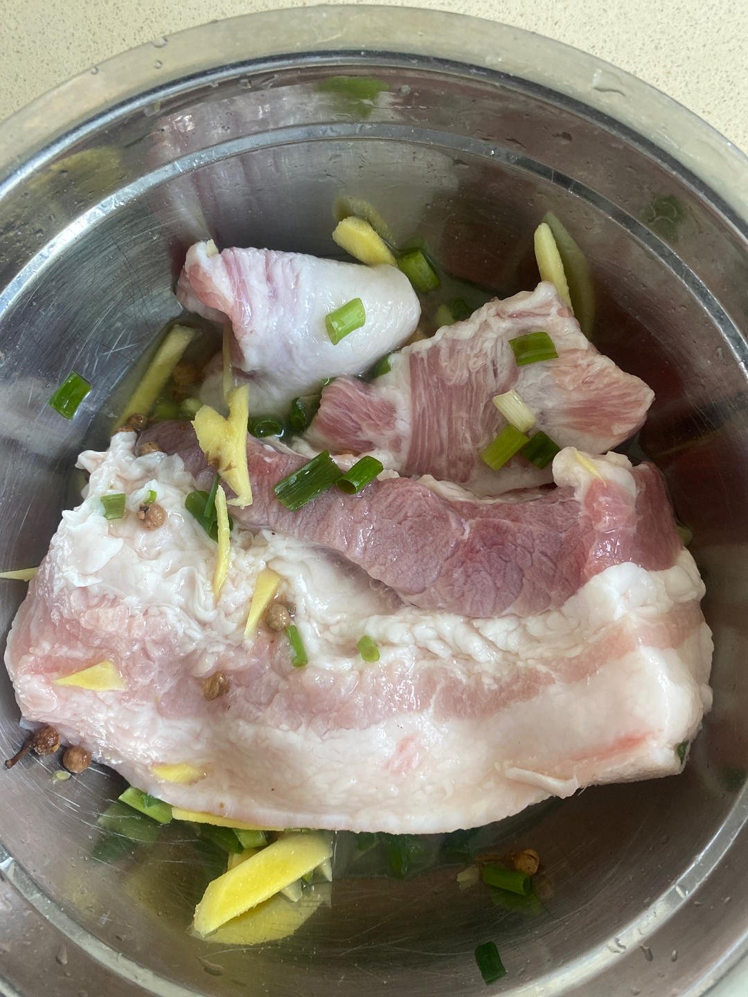 白切五花肉的做法 步骤1