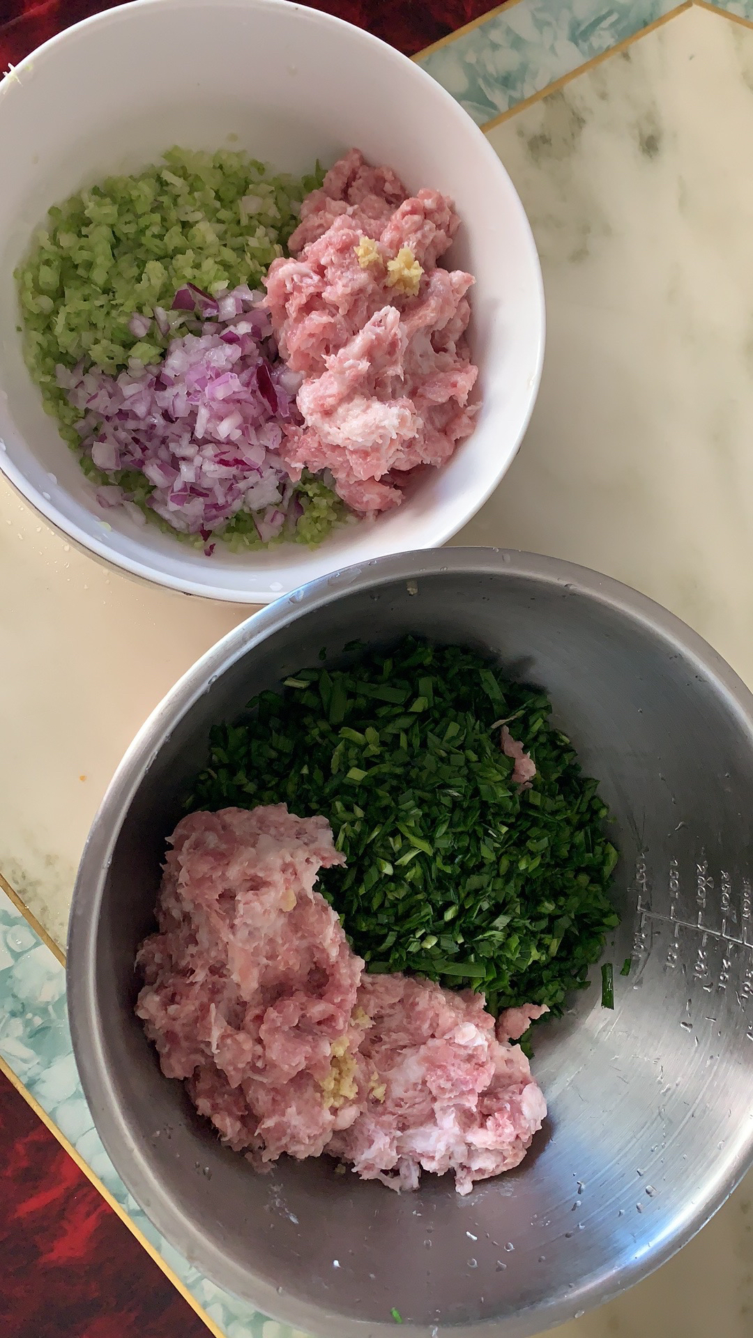 韭菜猪肉饺子(附擀皮和最简单的饺子包法)