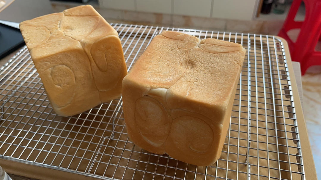 🍞消耗淡奶油吐司｜无黄油｜软绵绵｜奶香浓郁