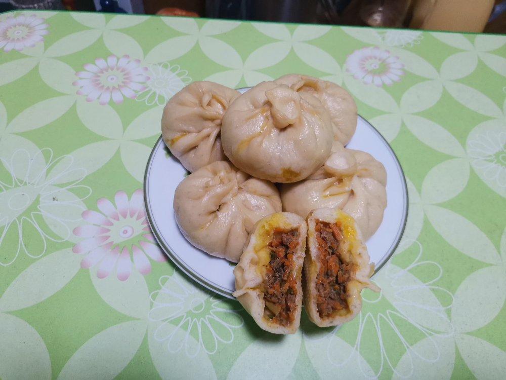 黑河三少做的胡萝卜牛肉包子