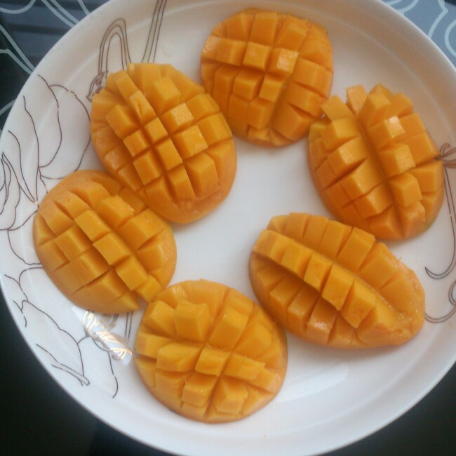 简单步骤取芒果肉