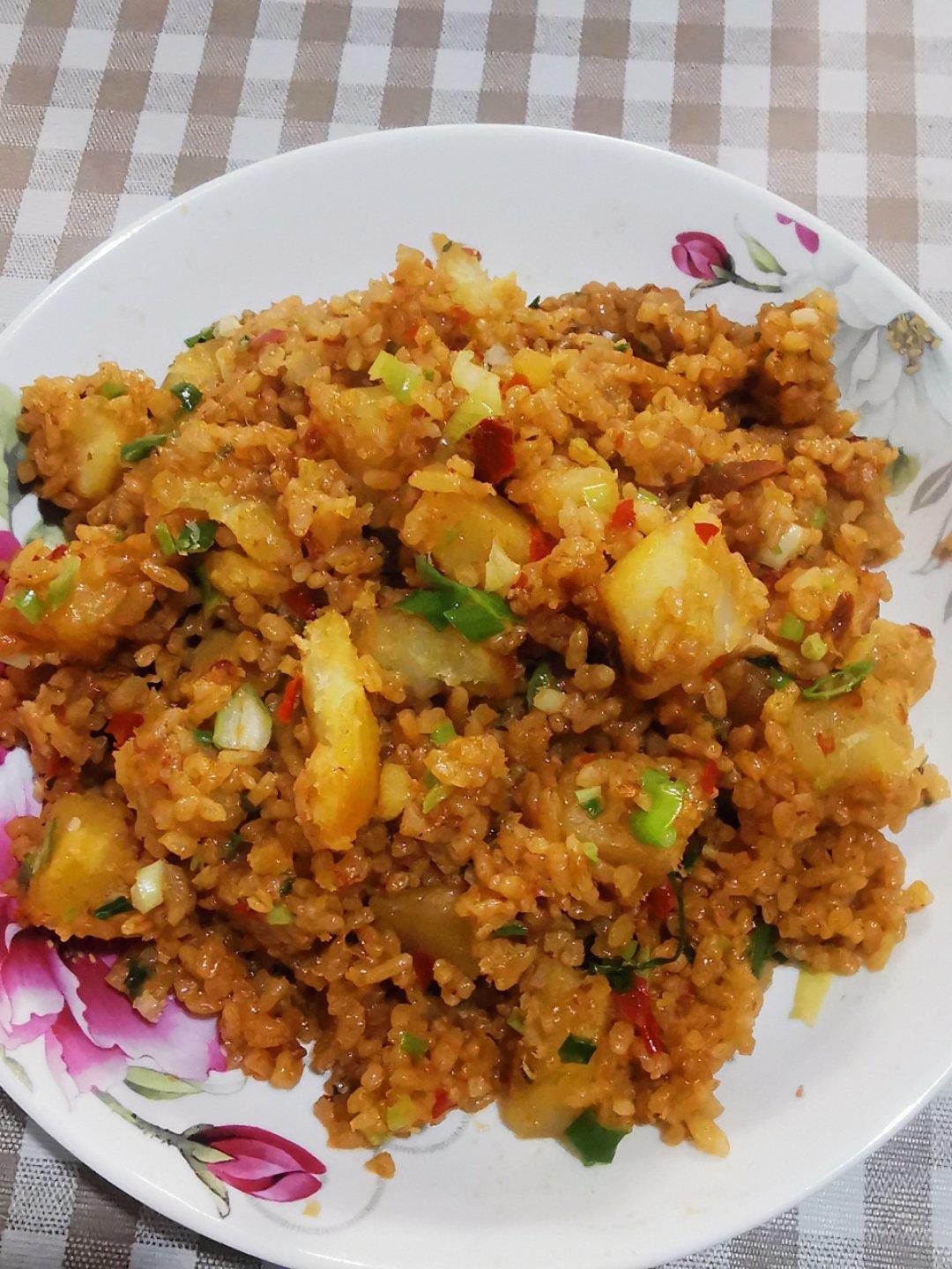 土豆焖饭（电饭锅版）