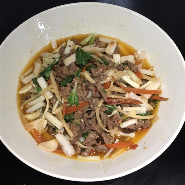 芹菜泡椒牛肉丝